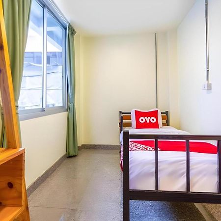 Oyo 928 Leaf Hostel Chiang Mai Esterno foto
