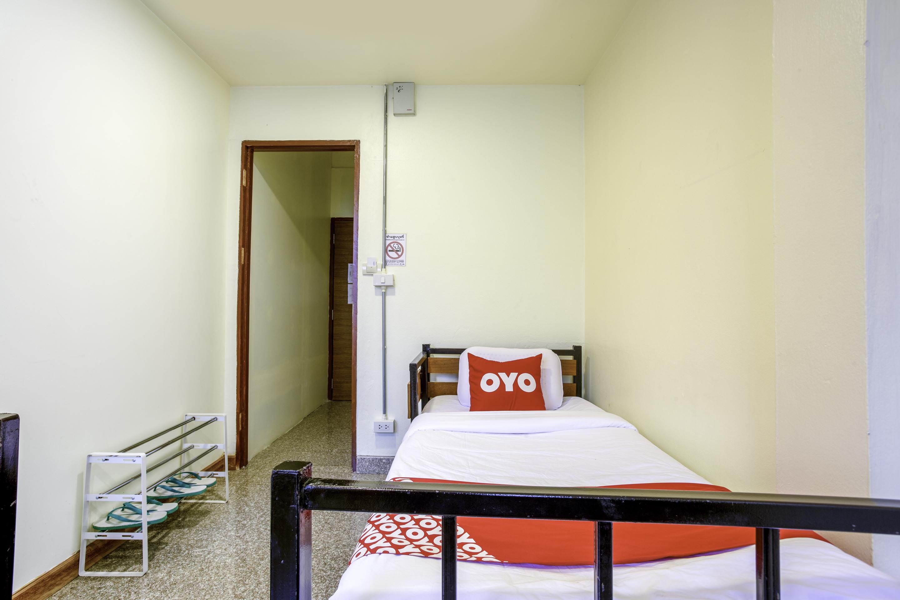 Oyo 928 Leaf Hostel Chiang Mai Esterno foto