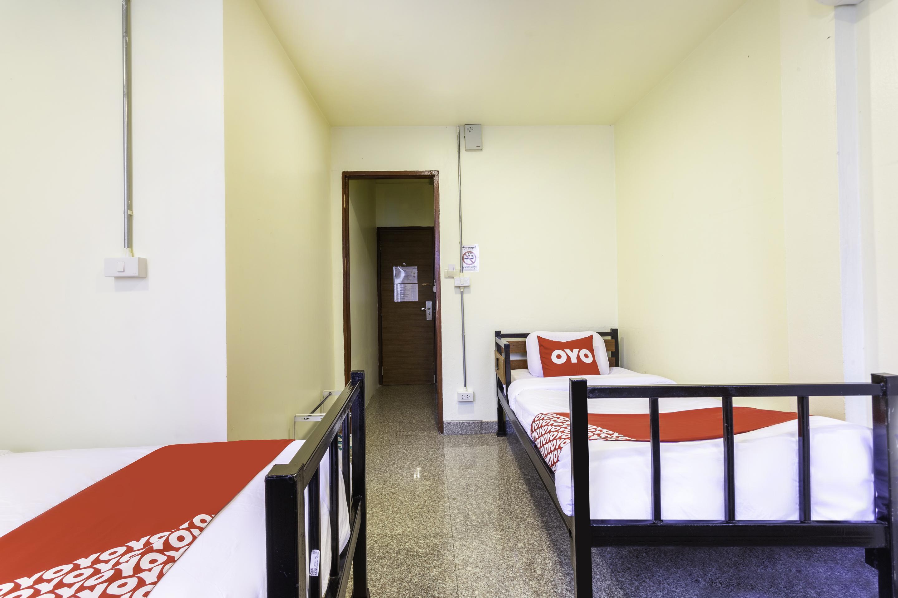 Oyo 928 Leaf Hostel Chiang Mai Esterno foto