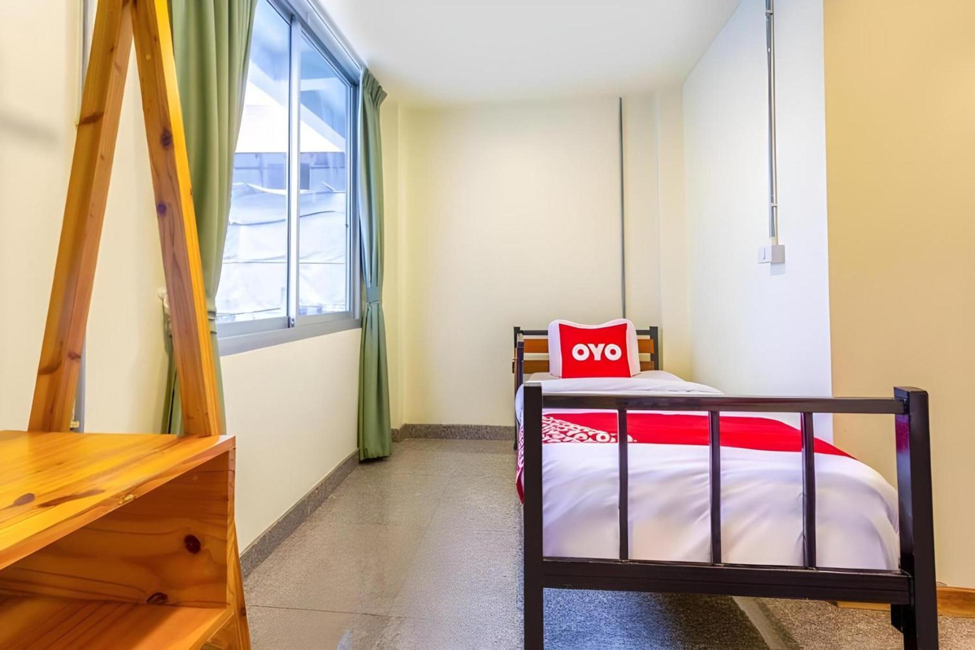 Oyo 928 Leaf Hostel Chiang Mai Esterno foto