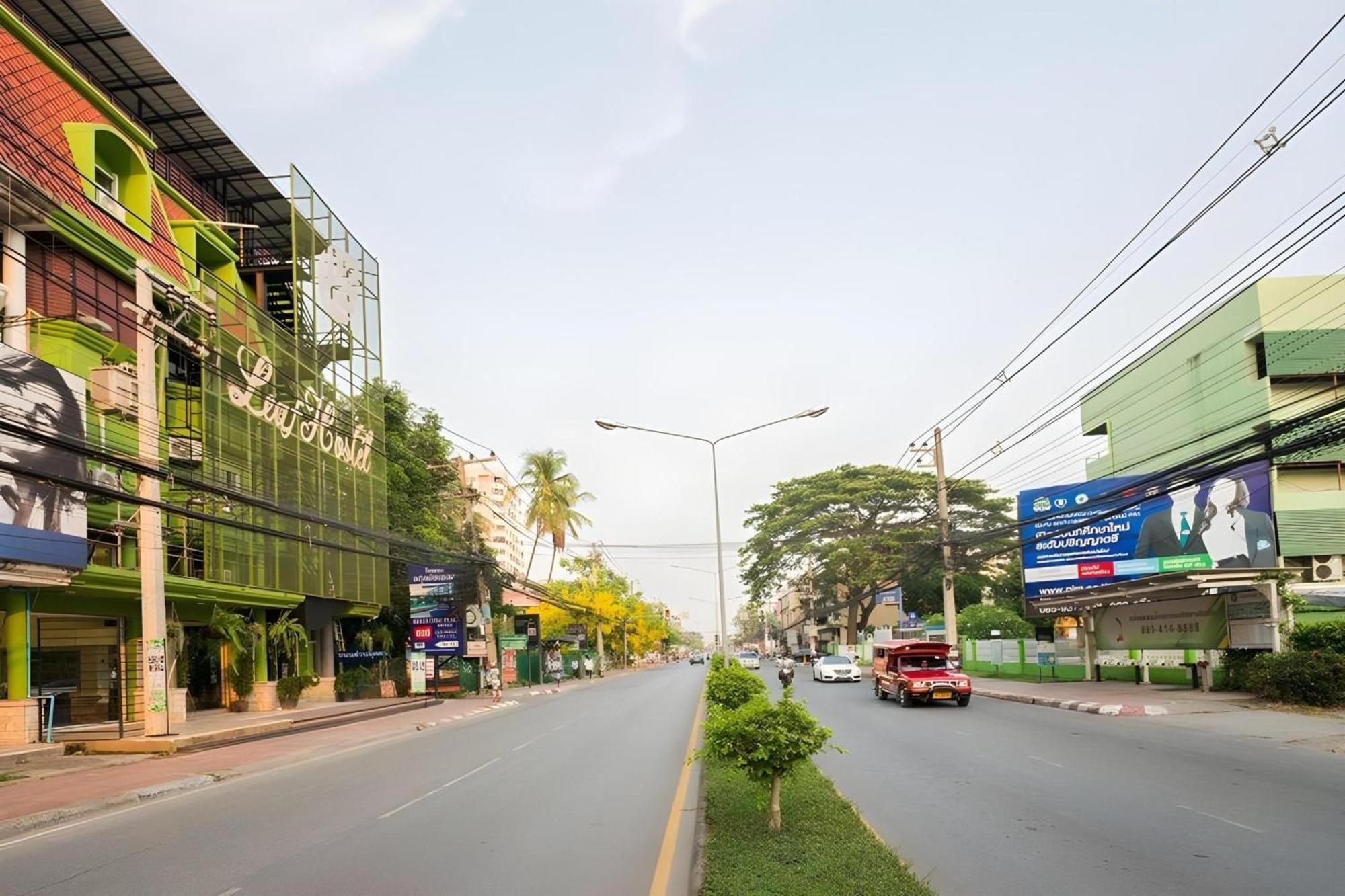 Oyo 928 Leaf Hostel Chiang Mai Esterno foto