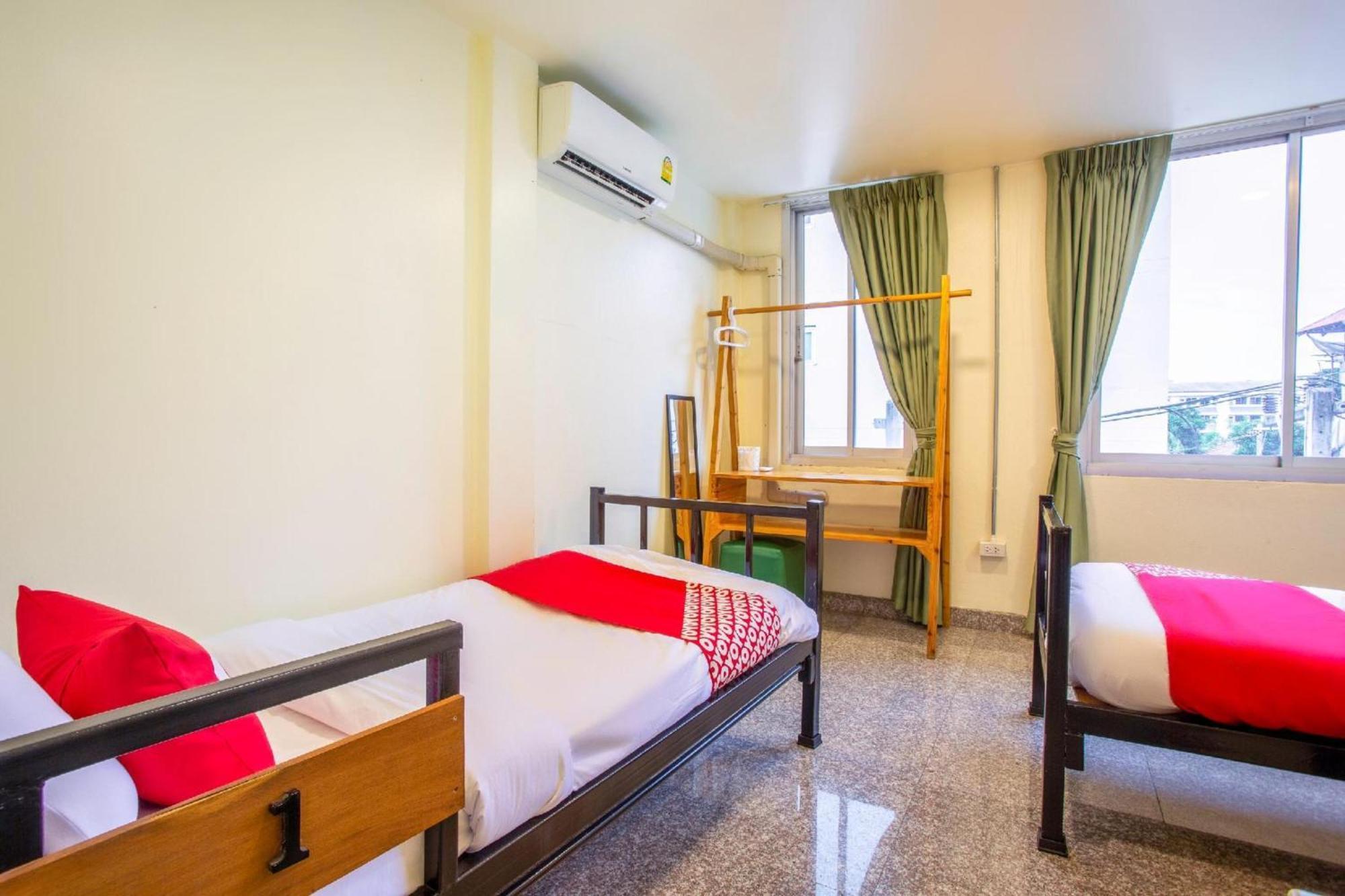 Oyo 928 Leaf Hostel Chiang Mai Esterno foto