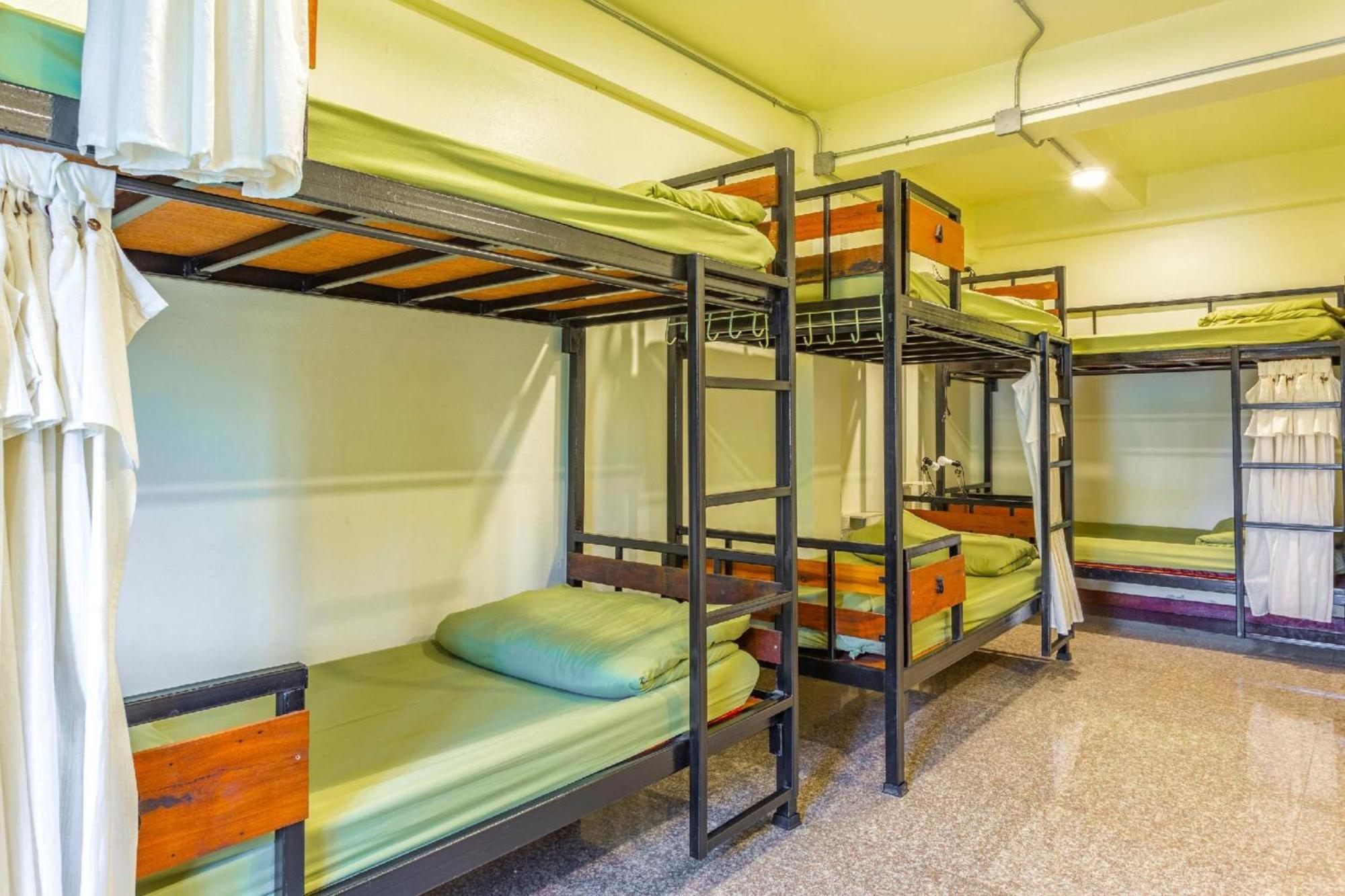 Oyo 928 Leaf Hostel Chiang Mai Esterno foto