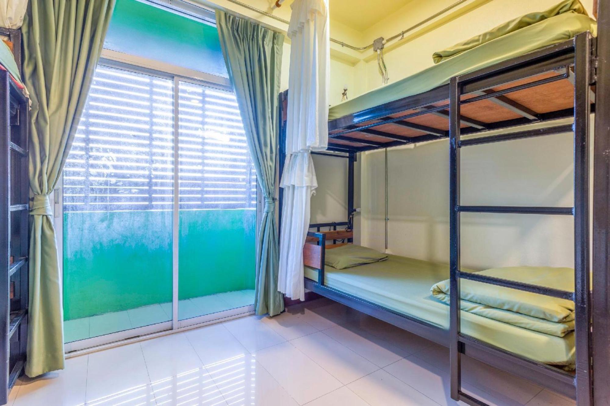 Oyo 928 Leaf Hostel Chiang Mai Esterno foto