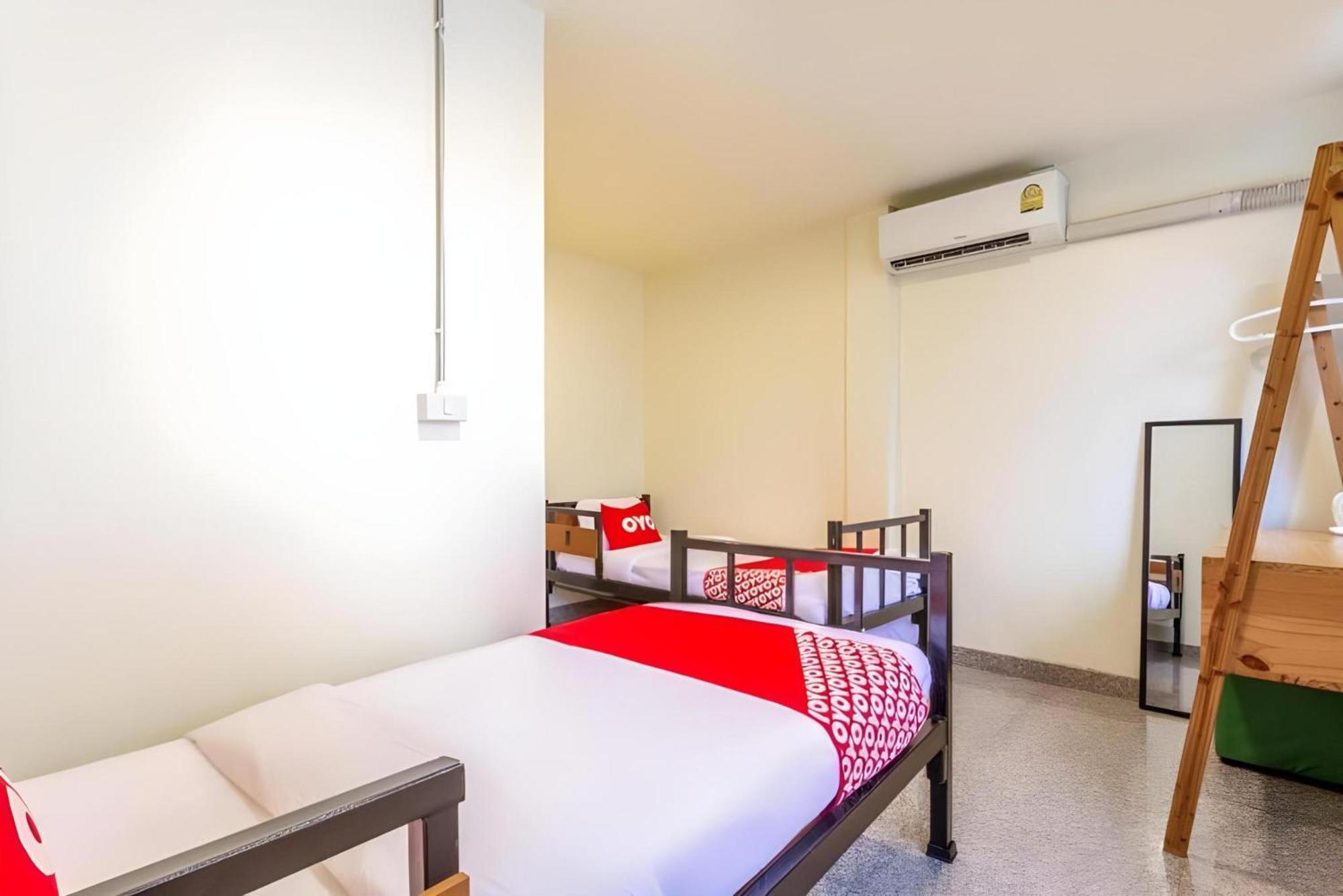 Oyo 928 Leaf Hostel Chiang Mai Esterno foto
