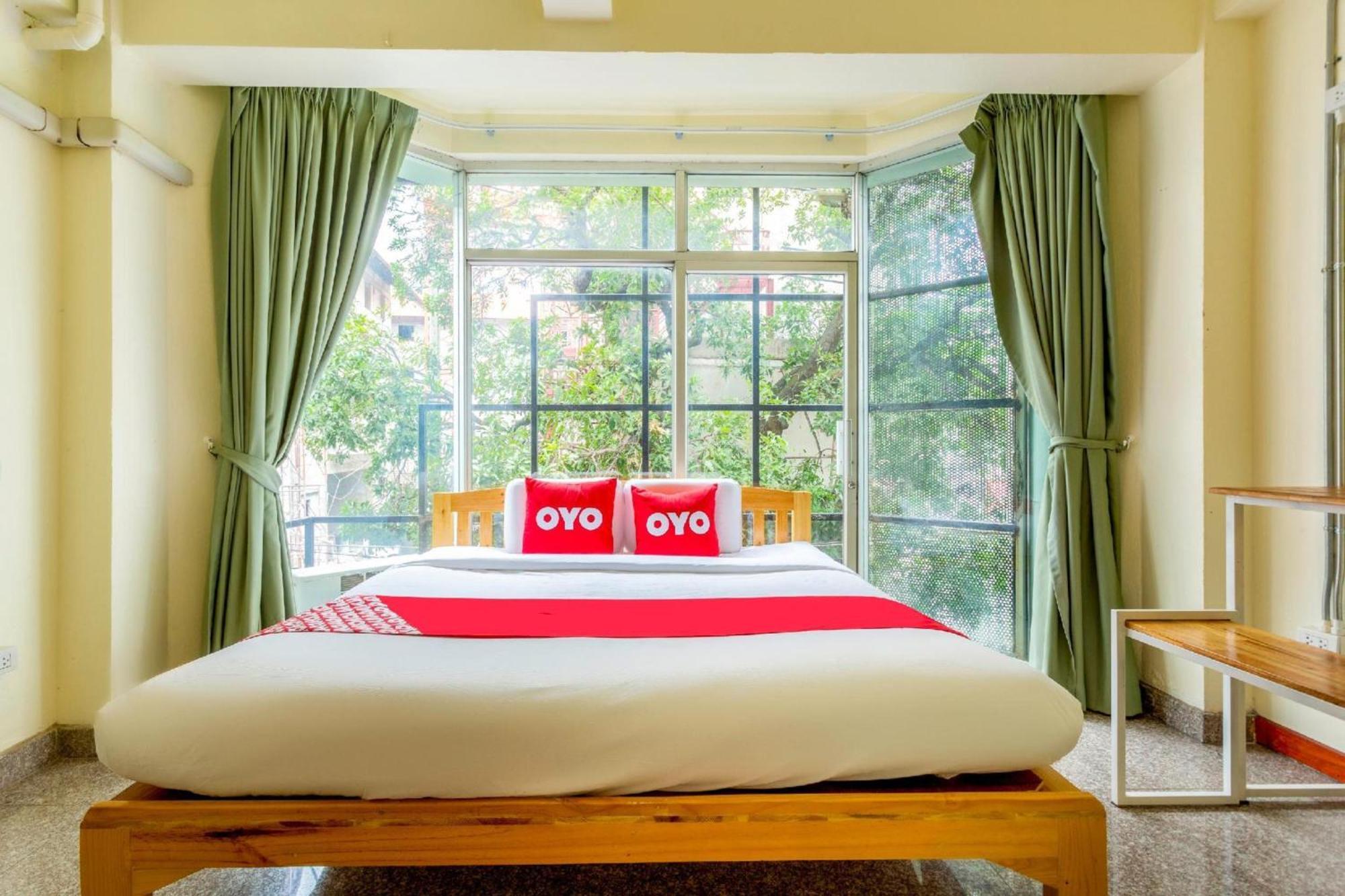 Oyo 928 Leaf Hostel Chiang Mai Esterno foto