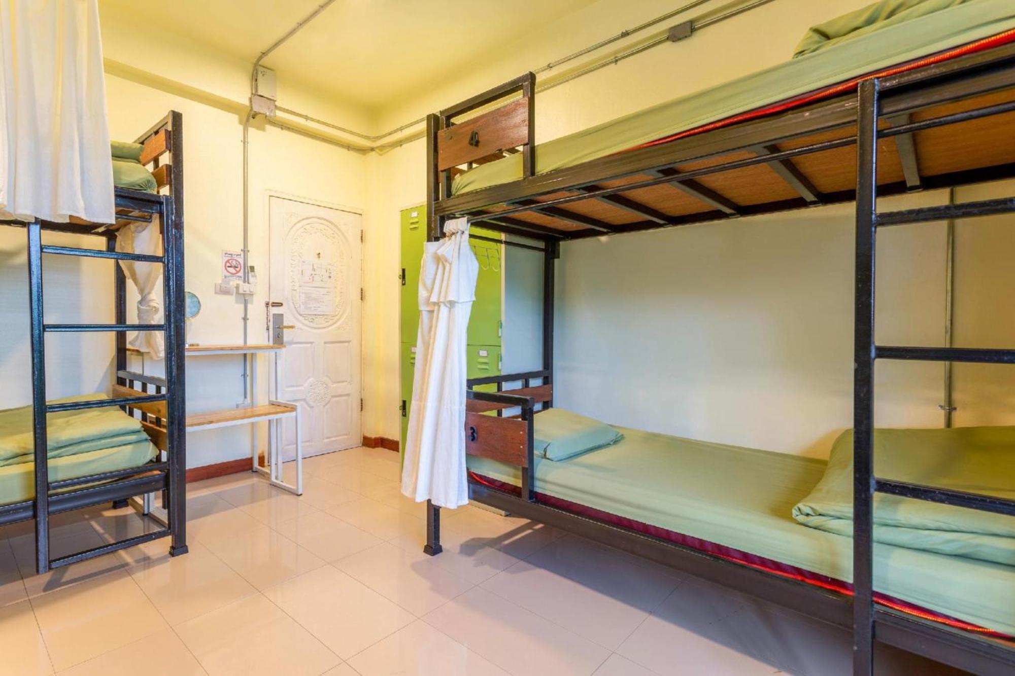 Oyo 928 Leaf Hostel Chiang Mai Esterno foto