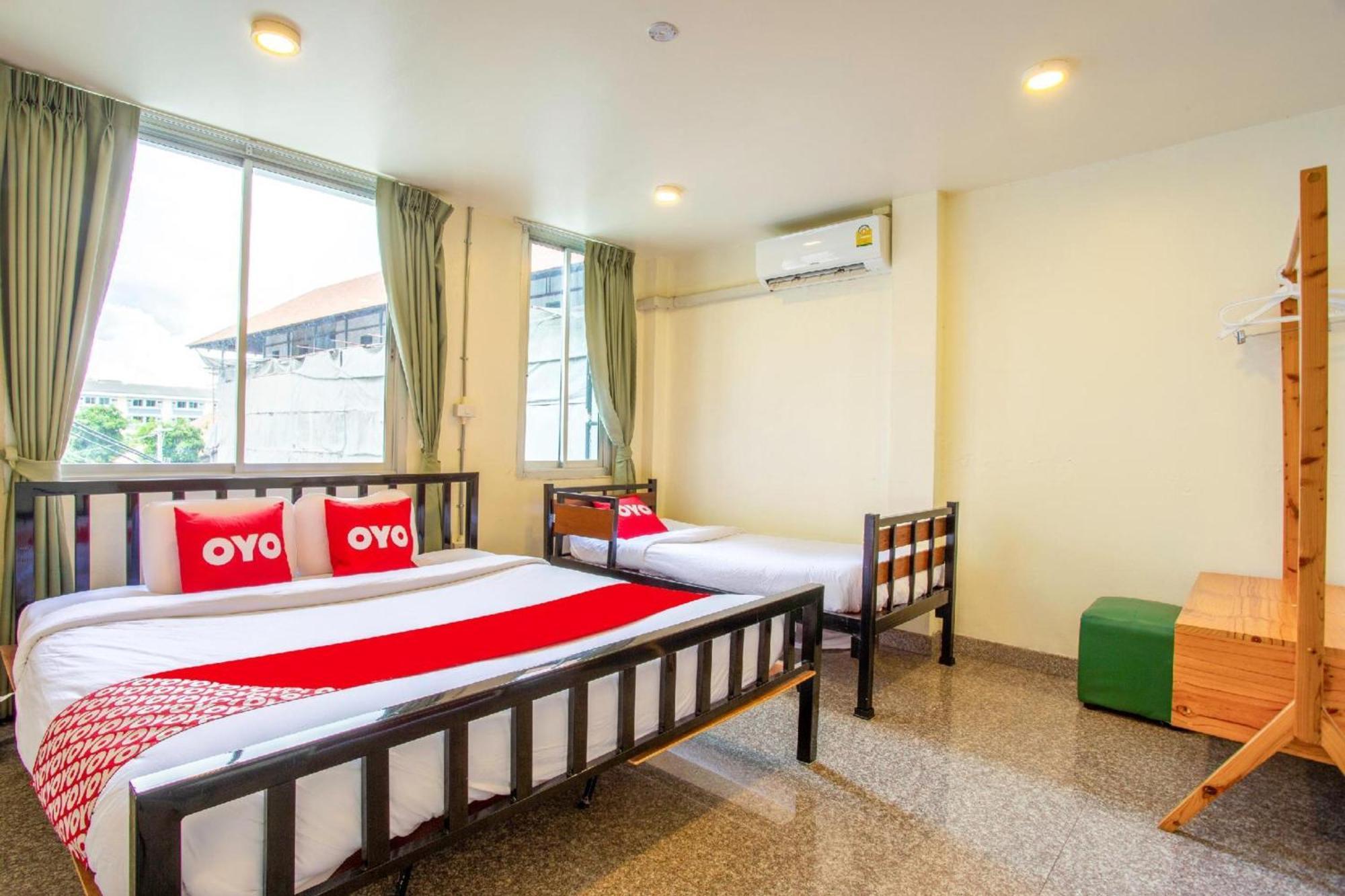 Oyo 928 Leaf Hostel Chiang Mai Esterno foto