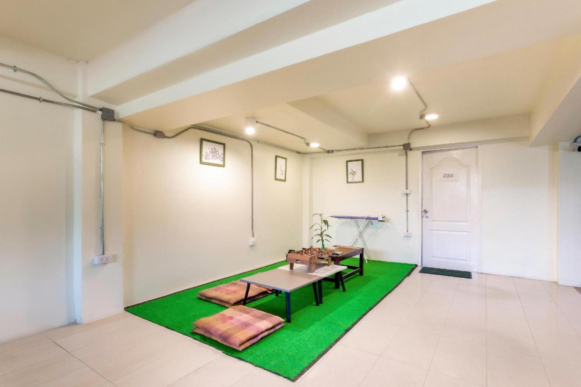 Oyo 928 Leaf Hostel Chiang Mai Esterno foto